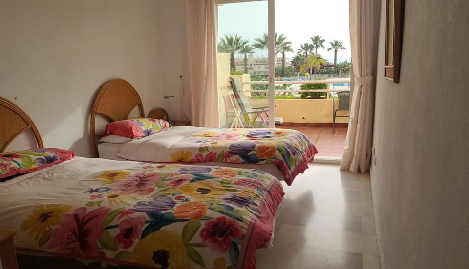 2 bedroom apartment overlooking Mediterranean, 2 outdoor pools Apartment in Costa del Sol