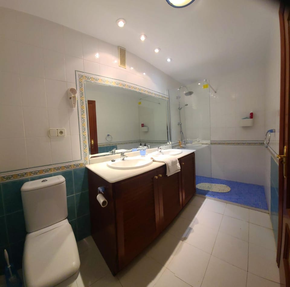 2 bedroom apartment overlooking Mediterranean, 2 outdoor pools Apartment in Costa del Sol