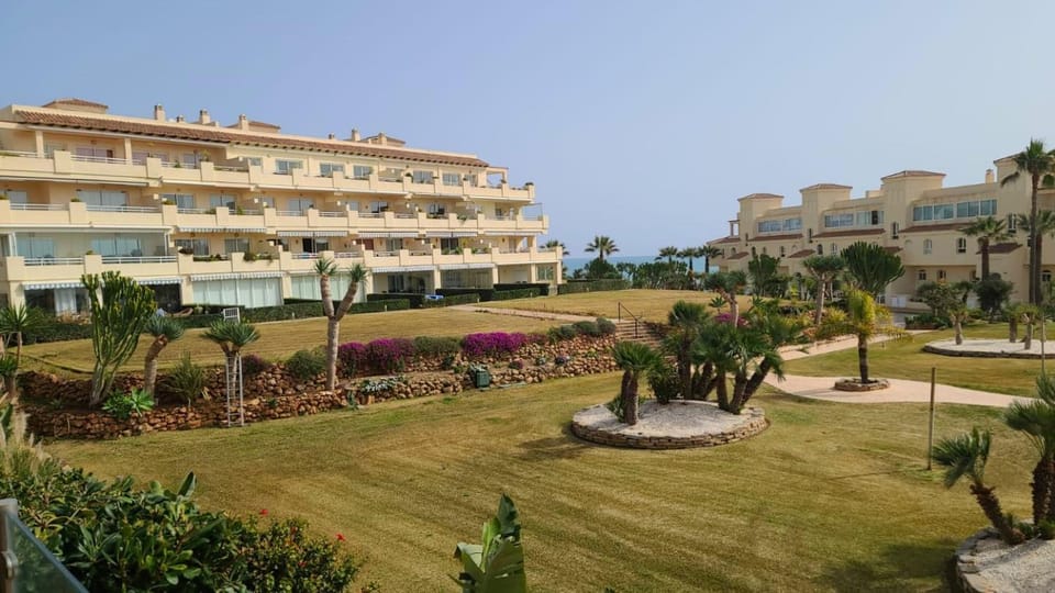 2 bedroom apartment overlooking Mediterranean, 2 outdoor pools Apartment in Costa del Sol