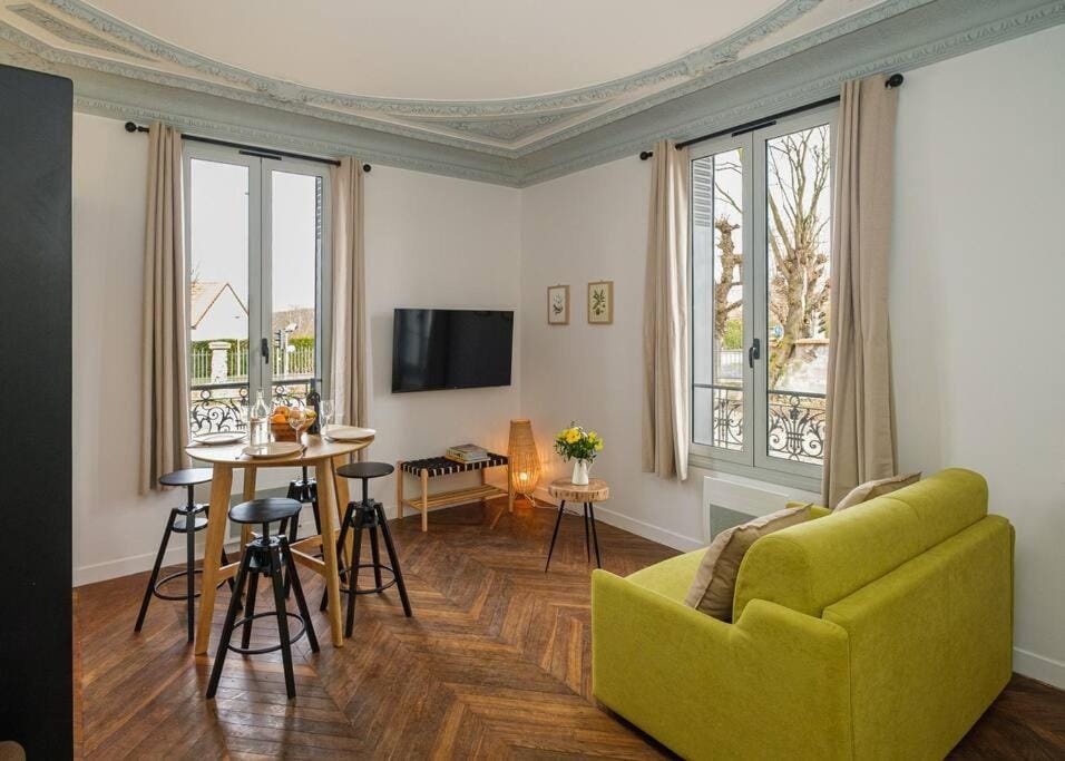 TV and multimedia, Living room, Dining area