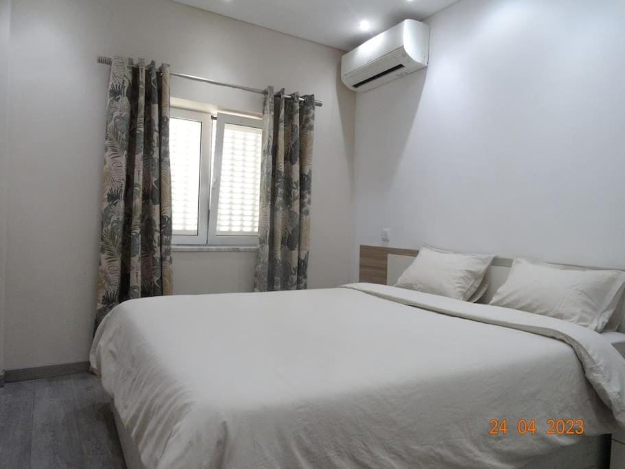 Bed, Bedroom, air conditioner