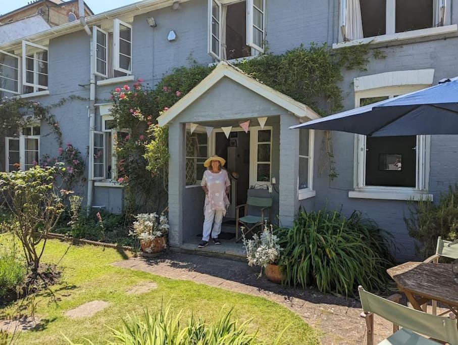 Property building, Day, People, Guests, Garden view