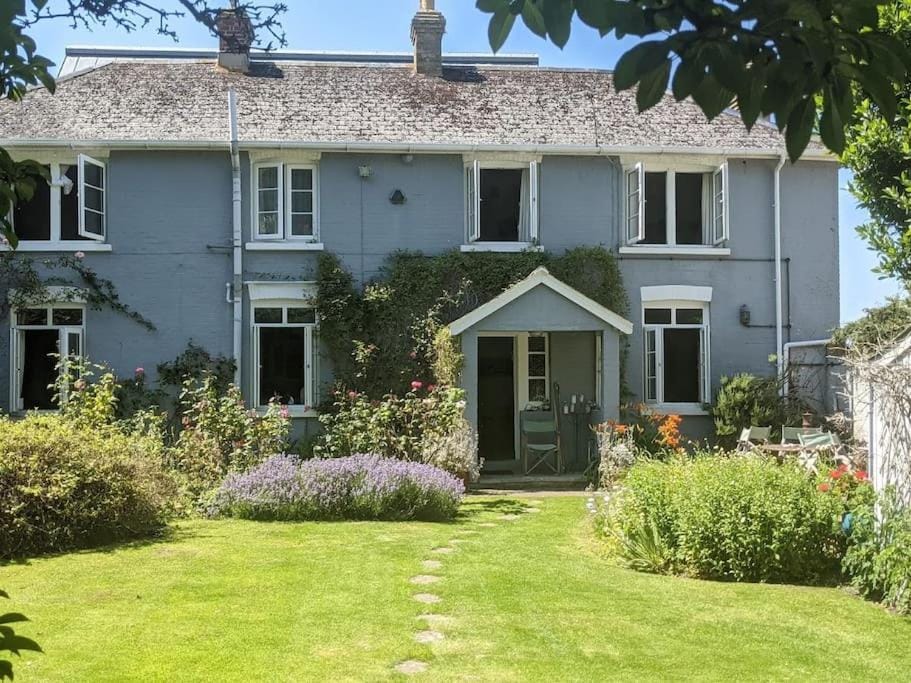 Property building, Day, Garden