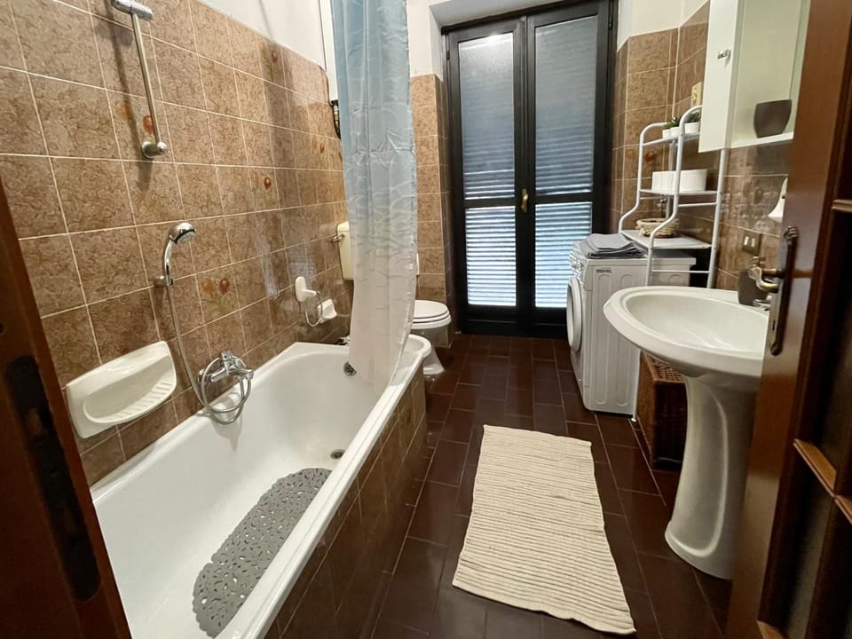 Shower, Bathroom, Bath, bidet, towels