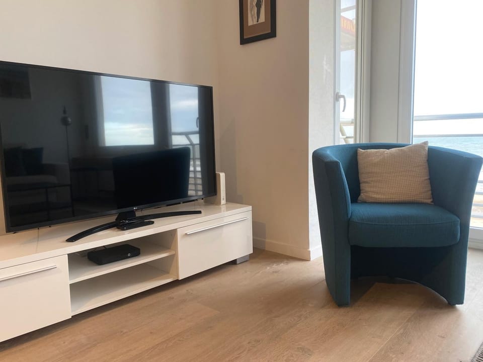 TV and multimedia, Seating area