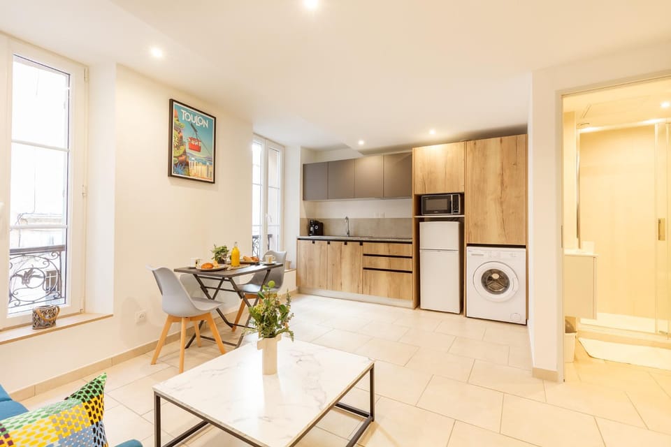 Dining area, minibar, stove