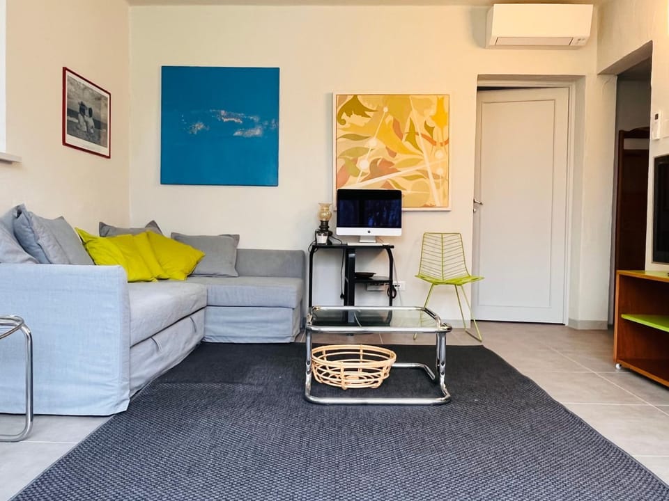 TV and multimedia, Living room, air conditioner