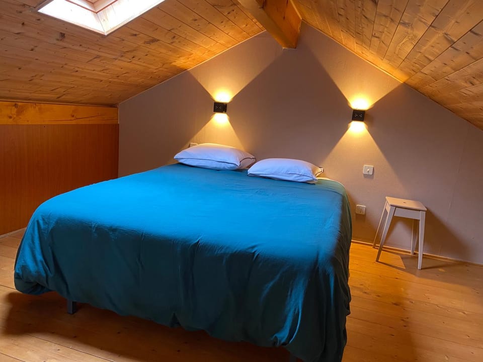 Bed, Photo of the whole room, Bedroom