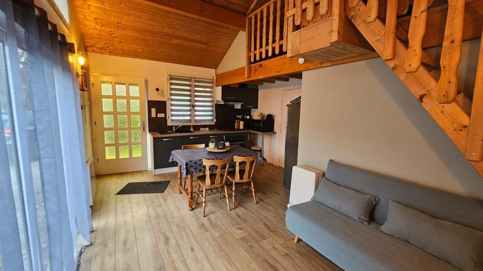 Living room, Seating area, Dining area, Meals