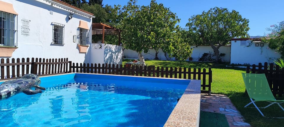 Property building, Garden, Swimming pool