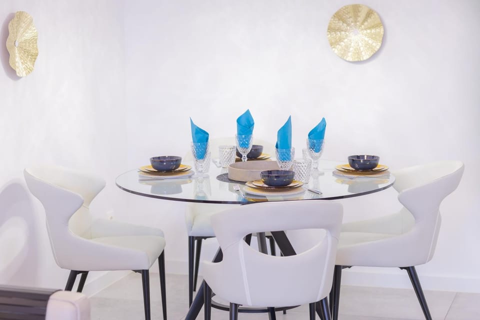 Living room, Dining area