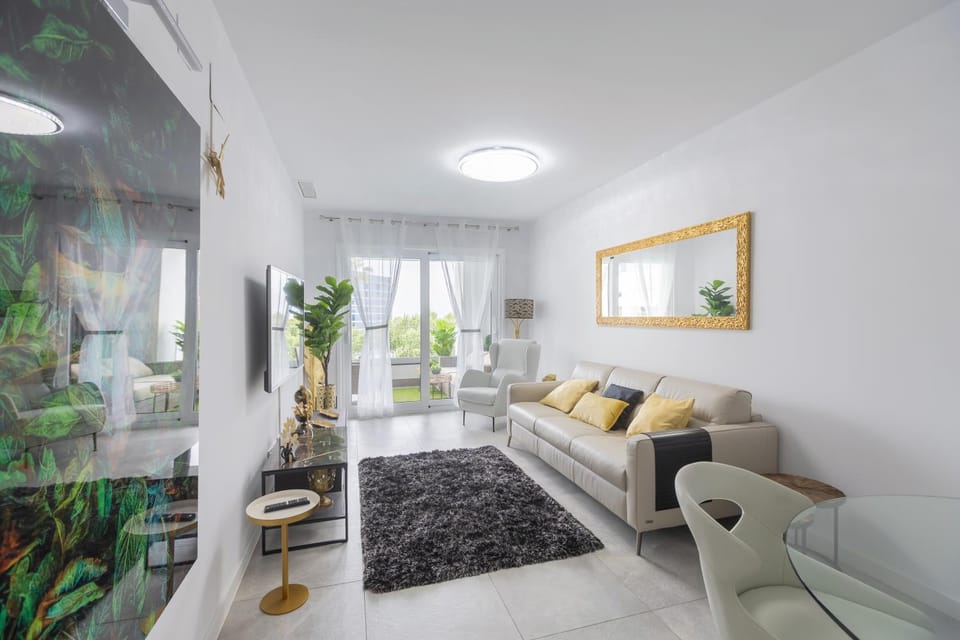 Communal lounge/ TV room, Living room, Seating area