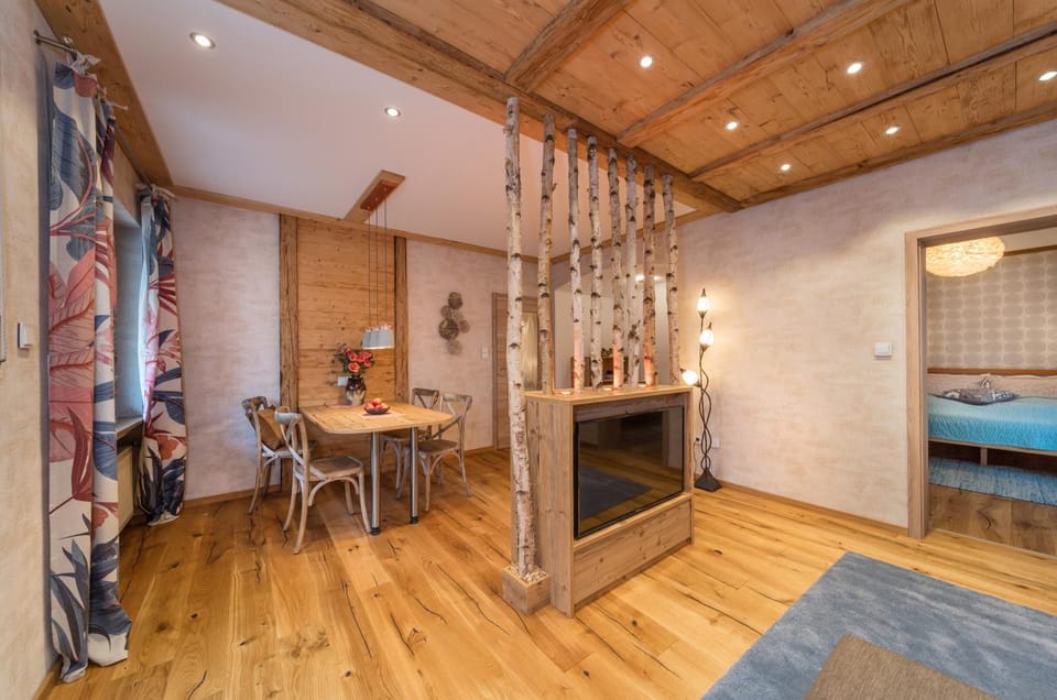 Living room, Photo of the whole room, Dining area
