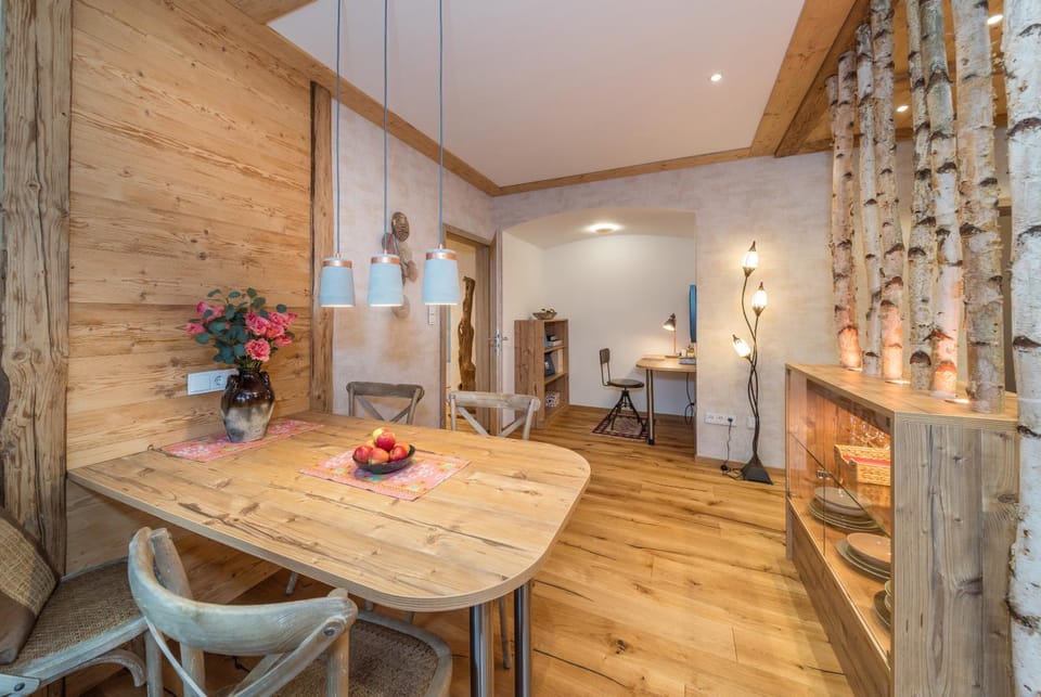Living room, Dining area