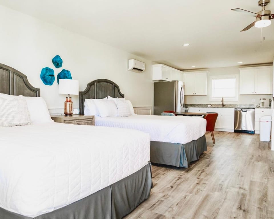 Adjacent 3rd Floor Trio, 301 King, 302 Queen, & 303 Queen Apartment in Surf City