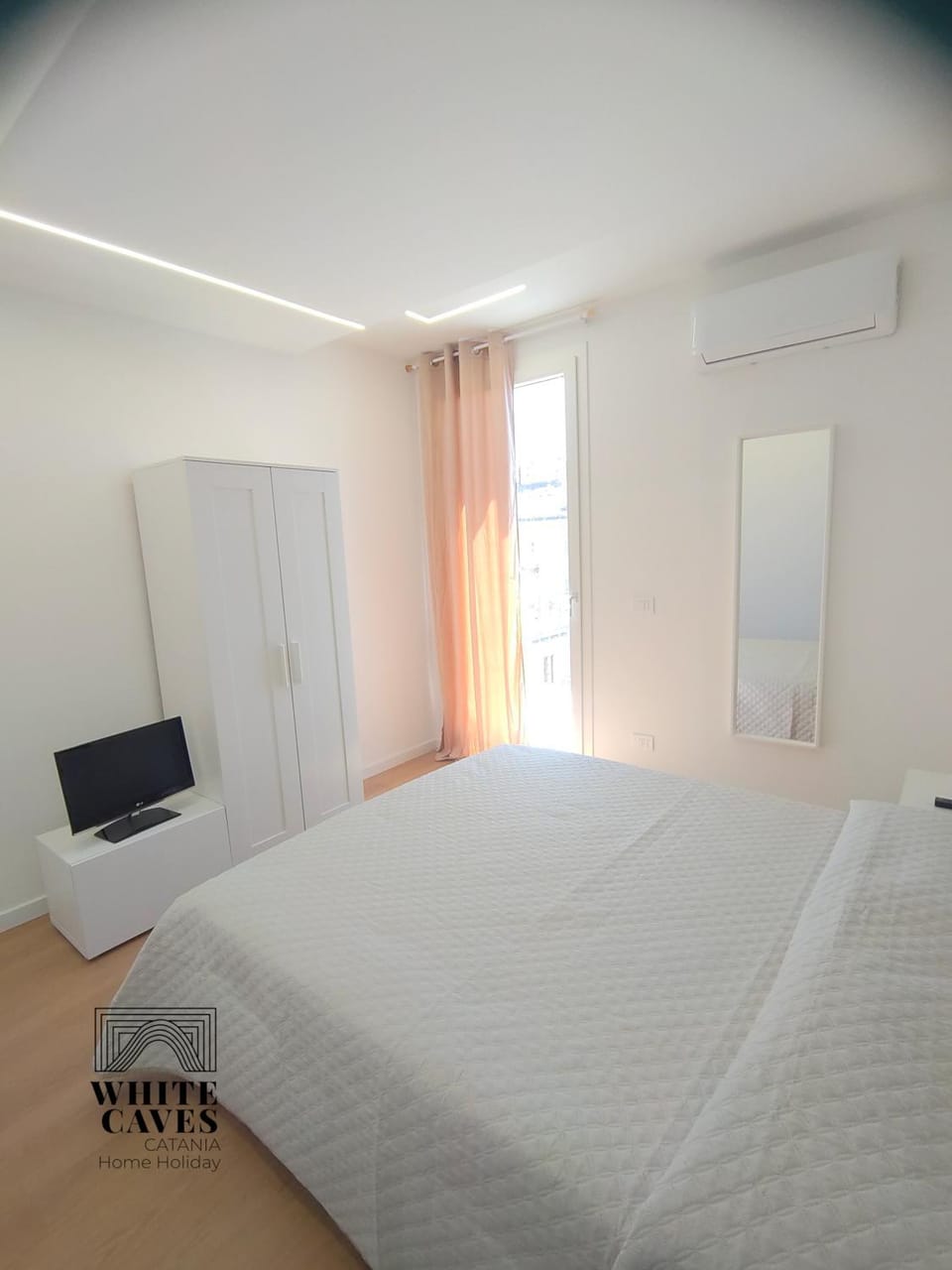 TV and multimedia, Bedroom, wardrobe, air conditioner