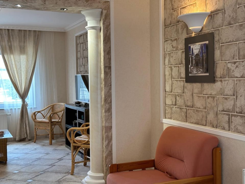 TV and multimedia, Seating area