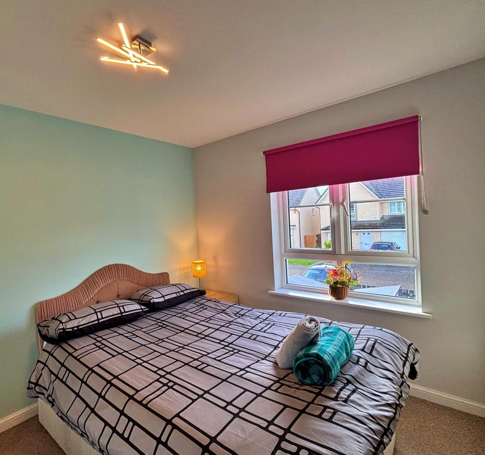 3 bed house with parking near airport House in Edinburgh