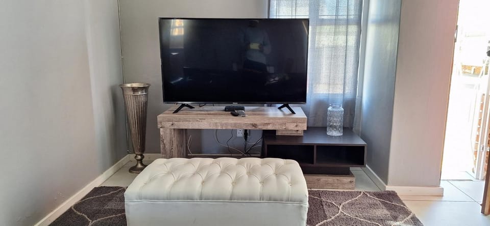 Communal lounge/ TV room, TV and multimedia
