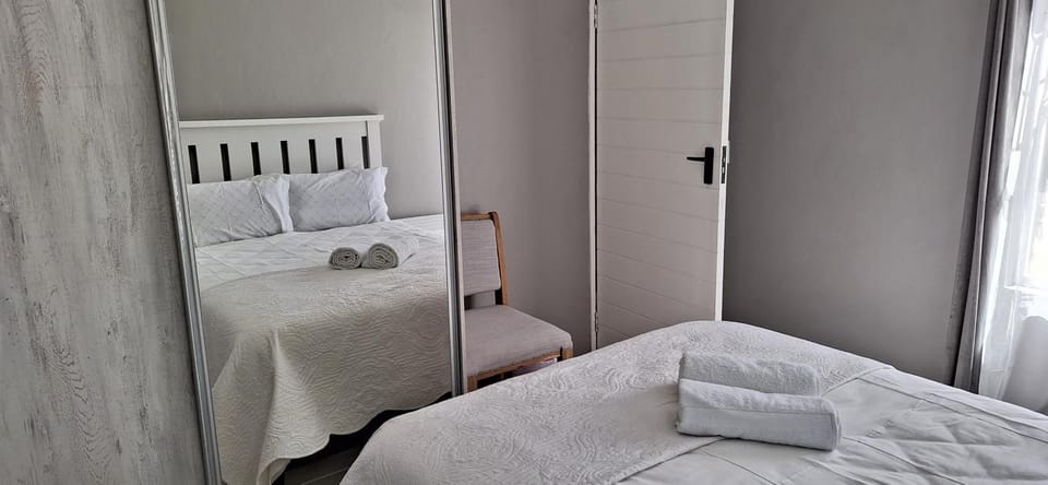Bed, Bedroom, towels, wardrobe