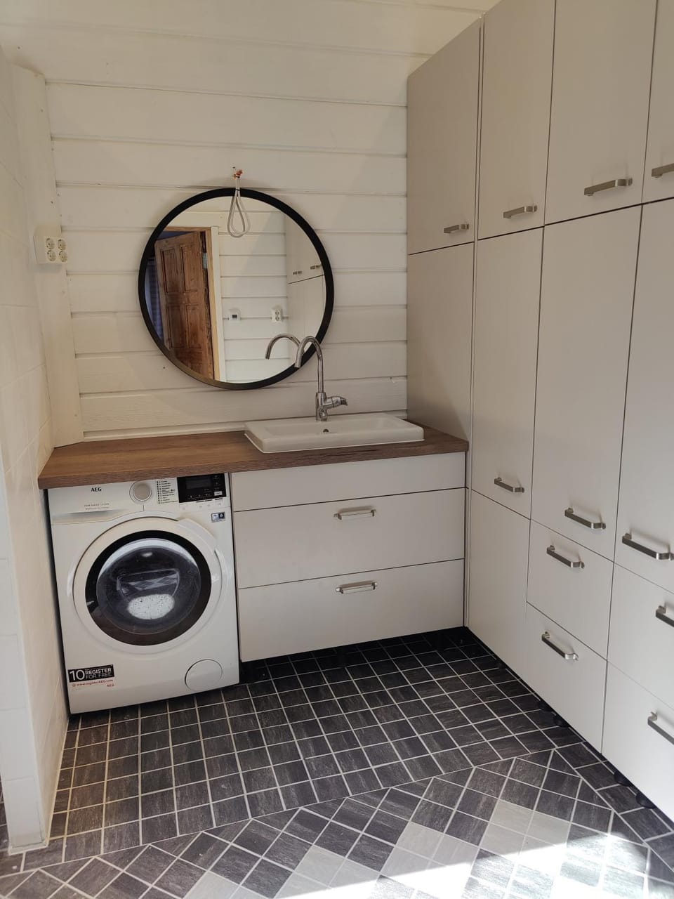 Bathroom, wardrobe, washing machine, dryer