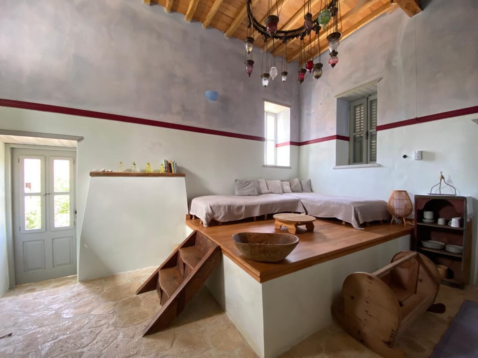Bed, Living room, Seating area, Dining area, Bedroom