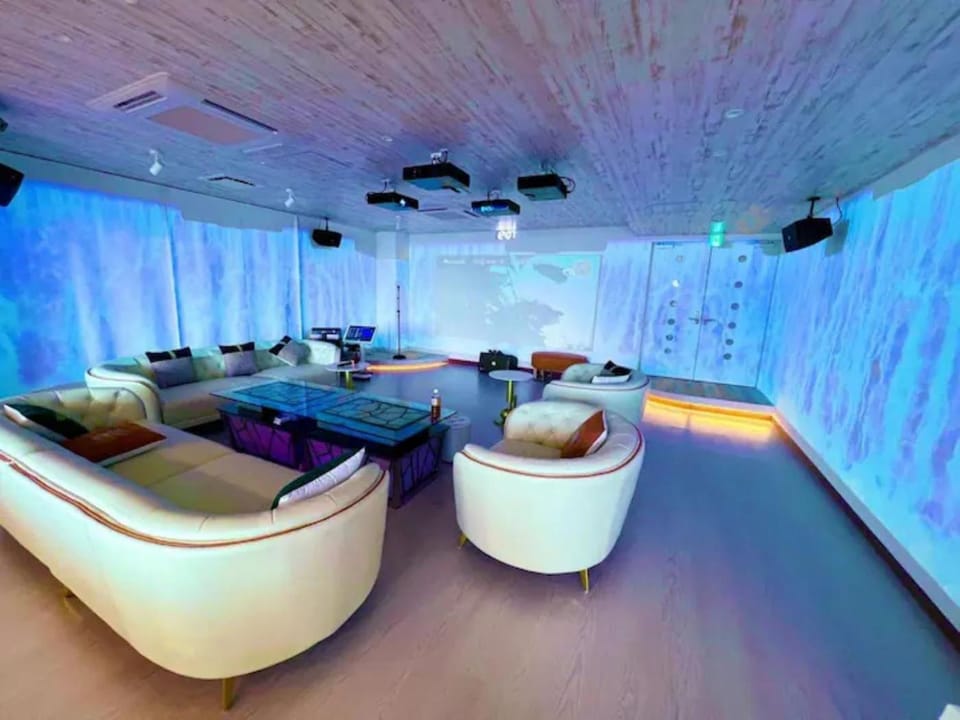 TV and multimedia, Seating area
