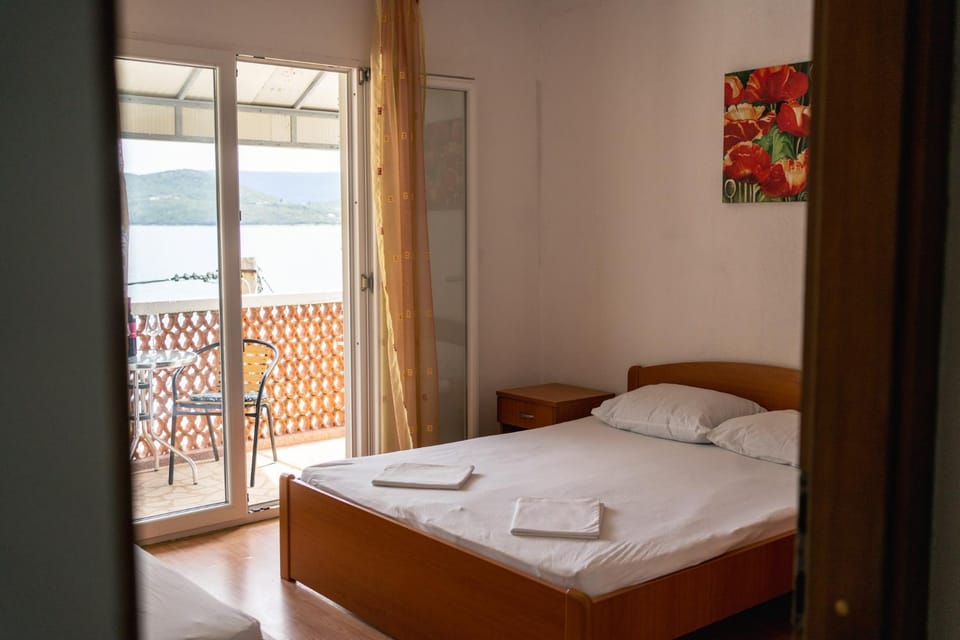 Bed, View (from property/room), Balcony/Terrace, Bedroom