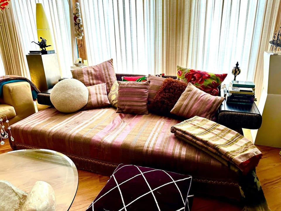 Living room, Seating area