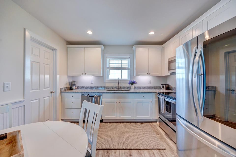 103 Queen ADA & Pet Friendly Suite, 1st Floor Sundown Apartment in Surf City
