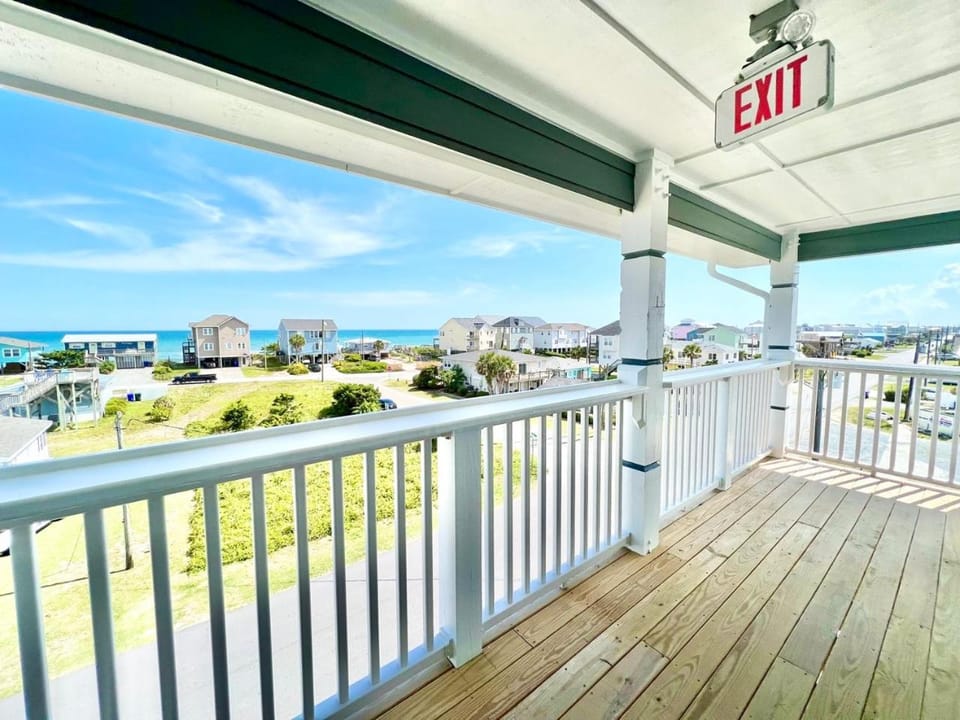 103 Queen ADA & Pet Friendly Suite, 1st Floor Sundown Apartment in Surf City