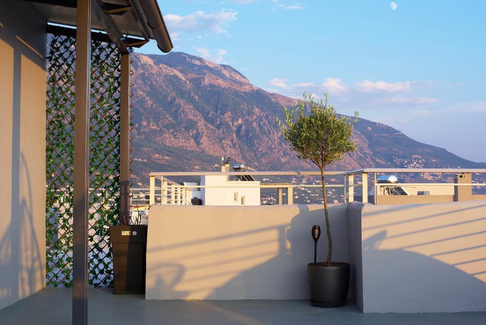 Balcony/Terrace, Mountain view