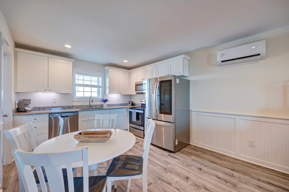 303 Queen Suite, 3rd Floor Sundown Apartment in Surf City