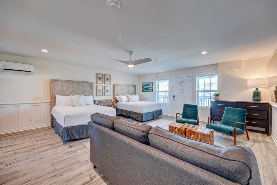 304 Queen Suite, 3rd Floor Nest Apartment in Surf City