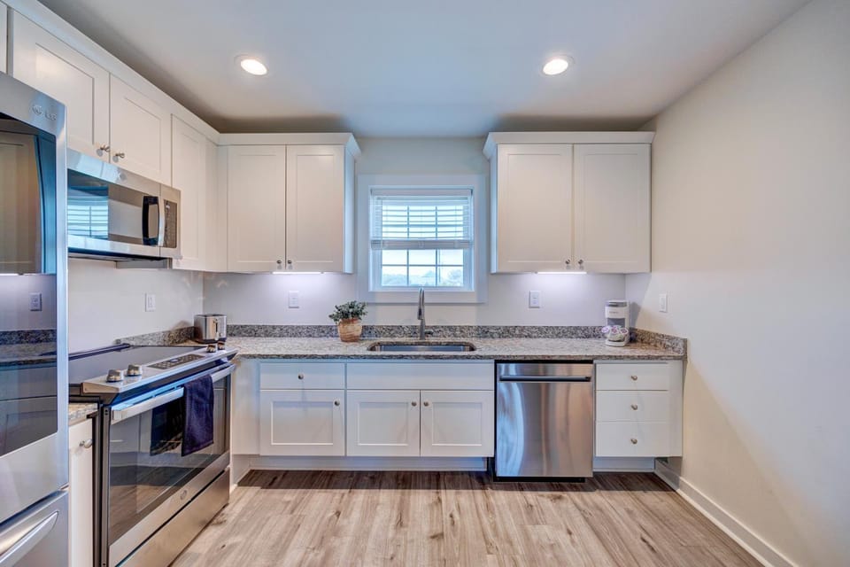 306 Queen Suite, 3rd Floor Low Tide Apartment in Surf City