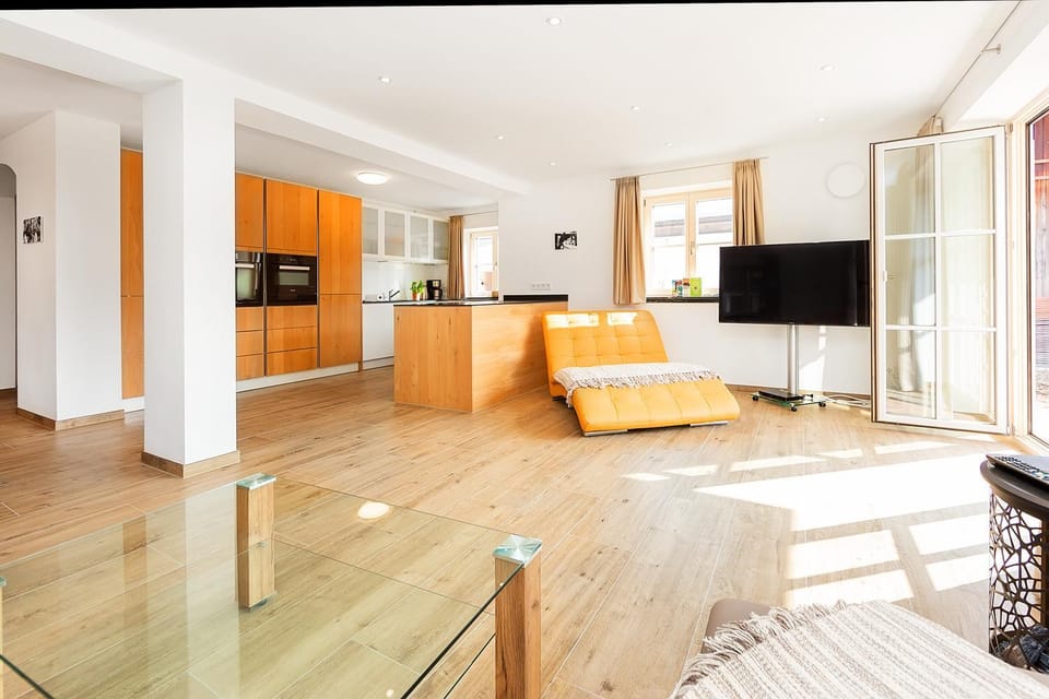 Kitchen or kitchenette, Living room