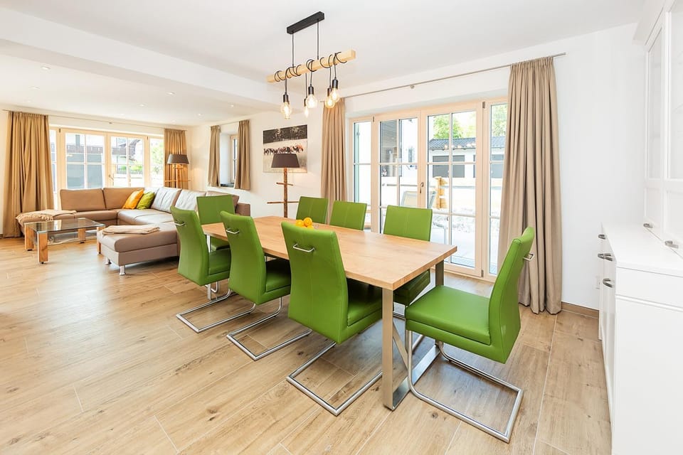 Living room, Dining area