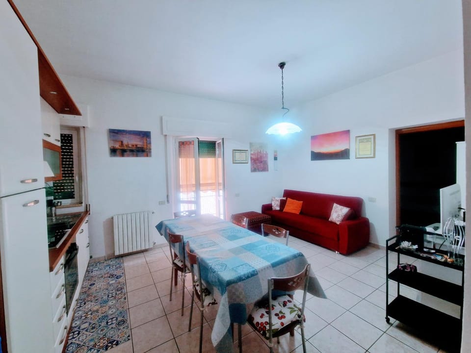 Communal lounge/ TV room, Kitchen or kitchenette, Living room, Seating area, Dining area, Evening entertainment, Lunch, Lunch, stove, stove