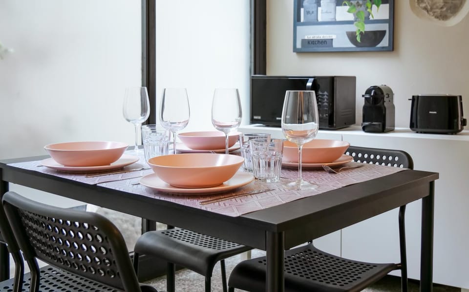 Coffee/tea facilities, Dining area, Food, minibar