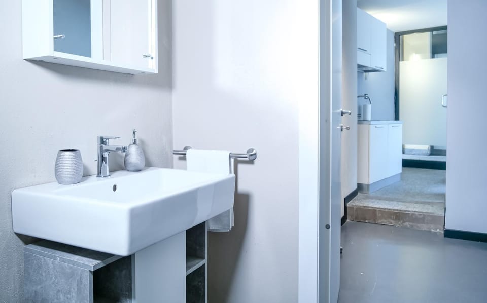 Bathroom, towels
