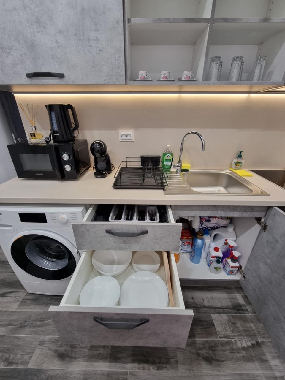 Coffee/tea facilities, Kitchen or kitchenette, minibar, washing machine, dryer