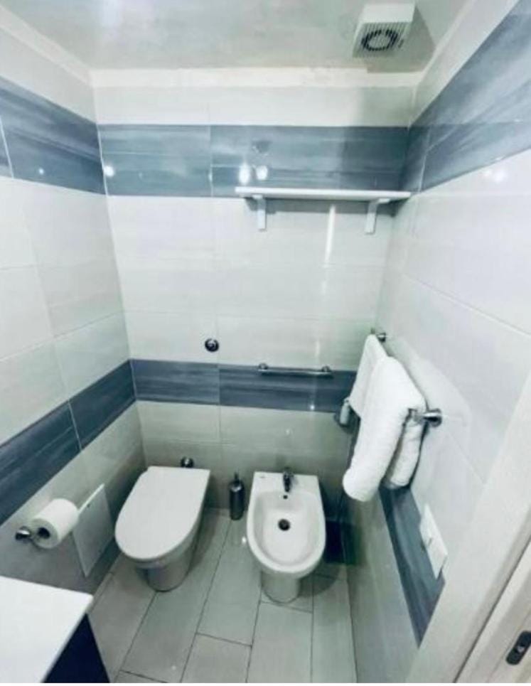 Toilet, bidet