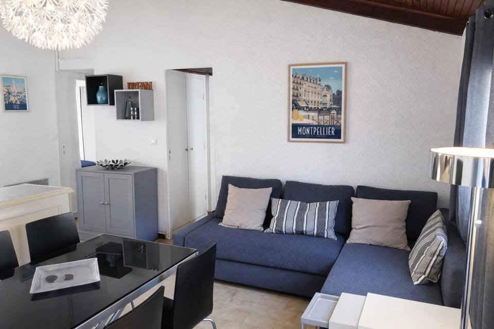 TV and multimedia, Living room, Dining area
