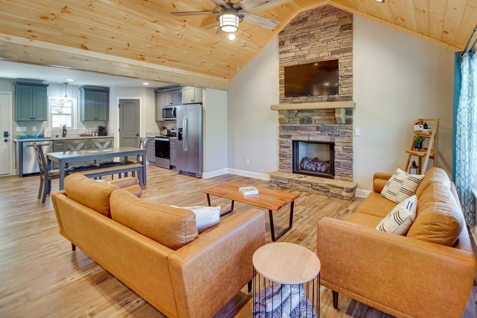 Modern Ellijay Cabin Rental w/ Outdoor Fireplace Cabin in Georgia