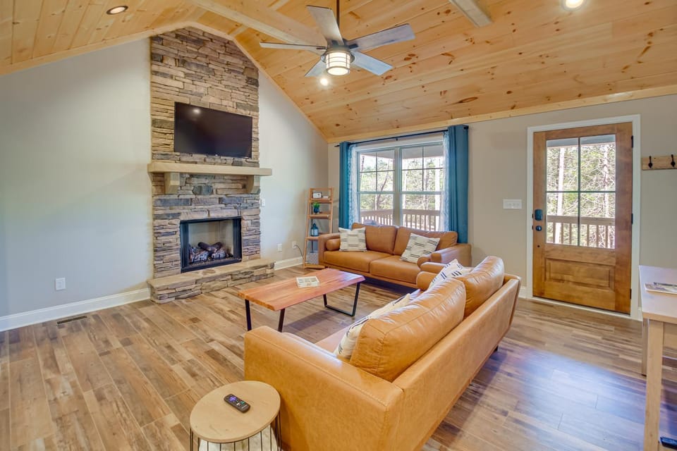 Modern Ellijay Cabin Rental w/ Outdoor Fireplace Cabin in Georgia