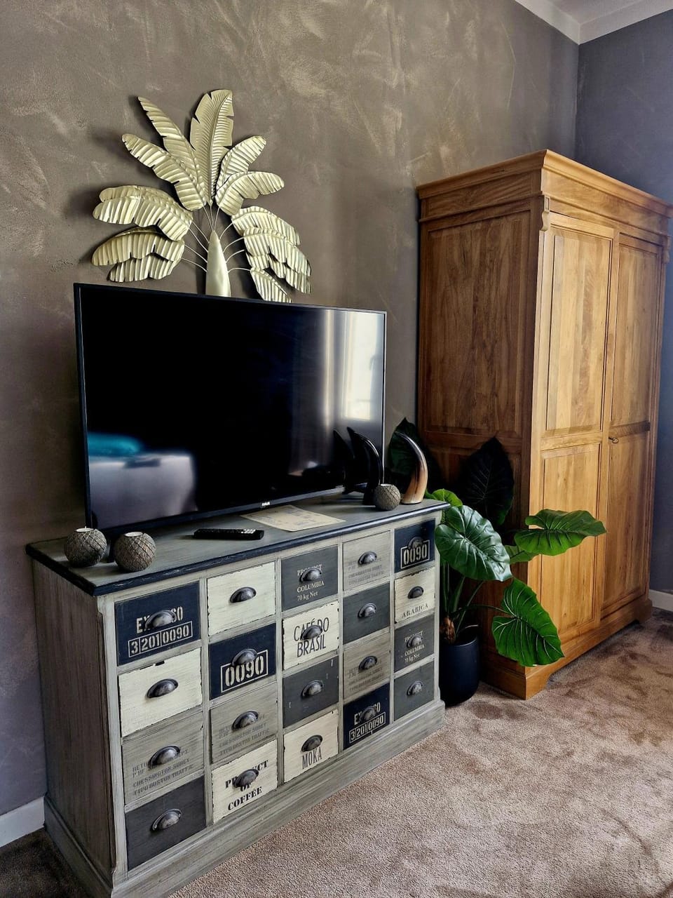 TV and multimedia, wardrobe