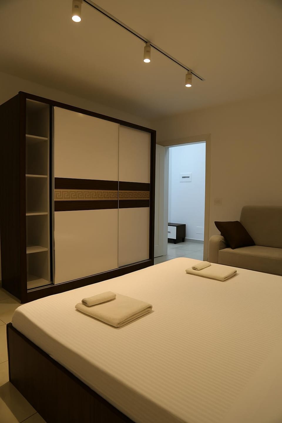Bed, Photo of the whole room, Bedroom, towels