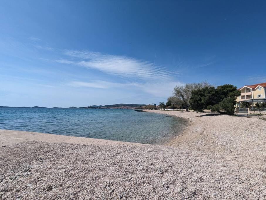 zeezicht appartement 50m from beach Apartment in Šibenik-Knin County, Croatia