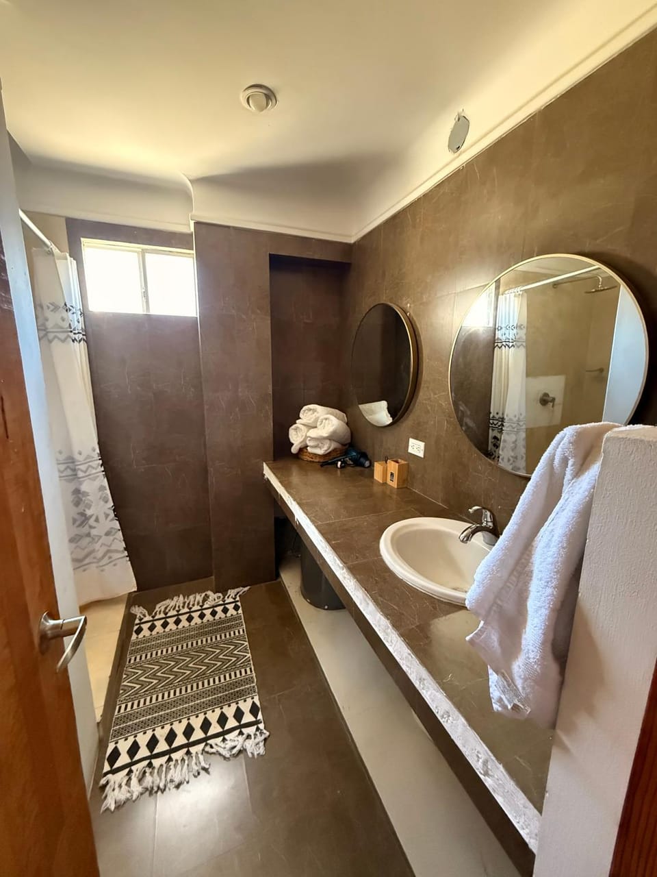 Bathroom, towels