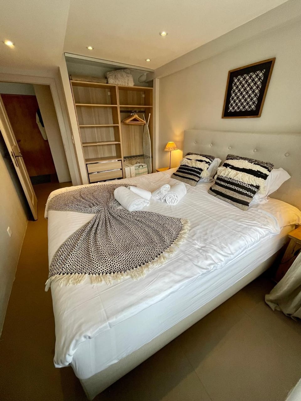 Bed, Photo of the whole room, Bedroom, wardrobe